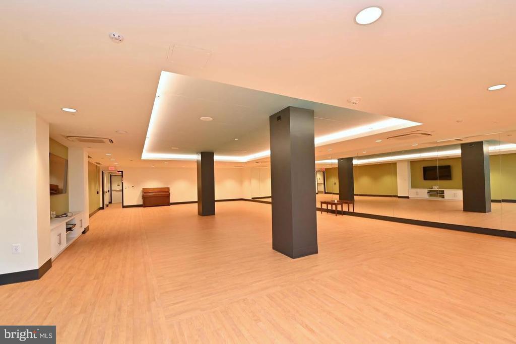 5903 MOUNT EAGLE DRIVE 1502