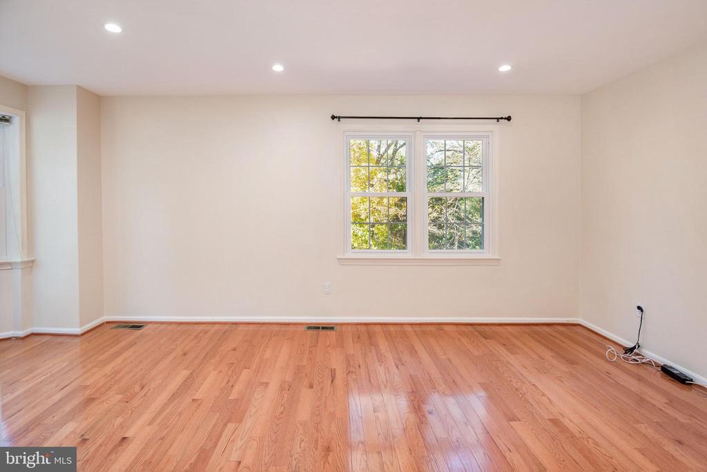 5008 HEAD COURT