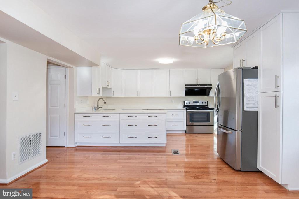 5008 HEAD COURT