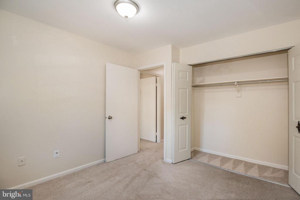 5008 HEAD COURT