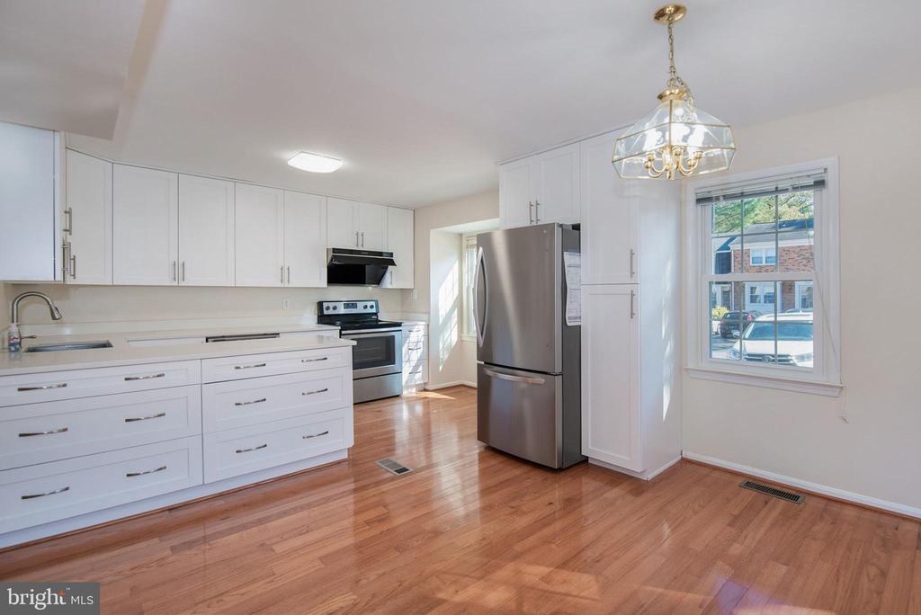 5008 HEAD COURT