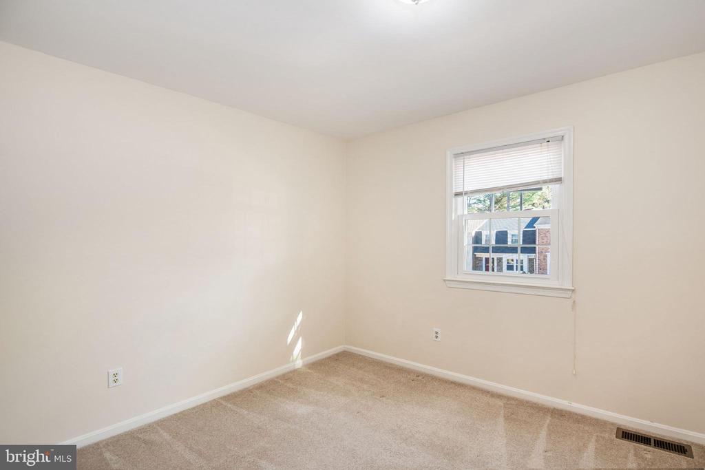 5008 HEAD COURT