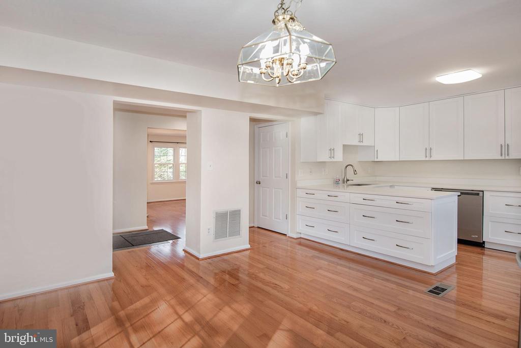 5008 HEAD COURT