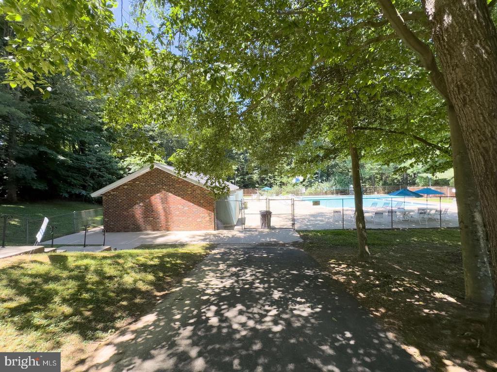 5008 HEAD COURT