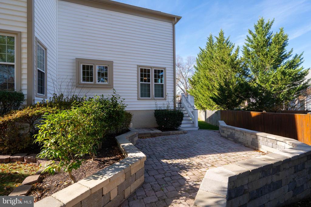 6502 WYNEMA COURT