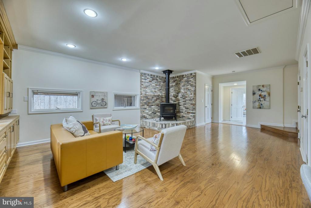 6809 GLENCOVE DRIVE