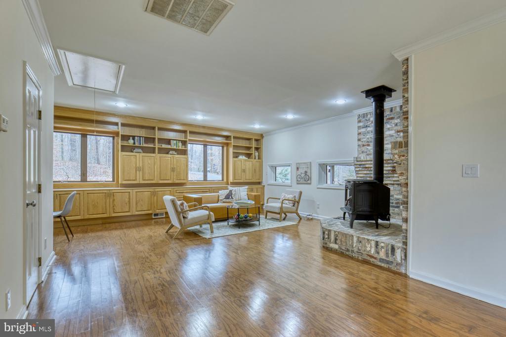 6809 GLENCOVE DRIVE