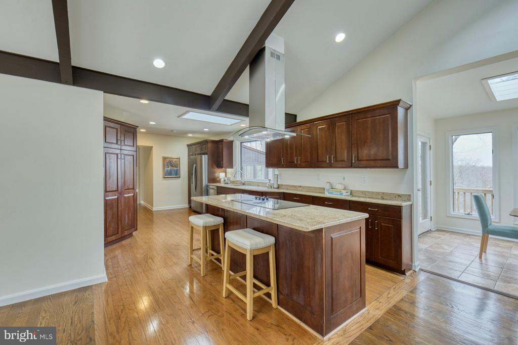 6809 GLENCOVE DRIVE