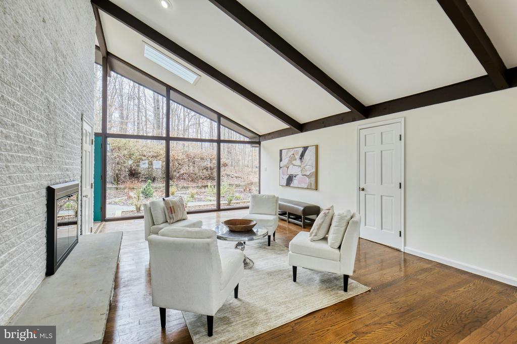 6809 GLENCOVE DRIVE