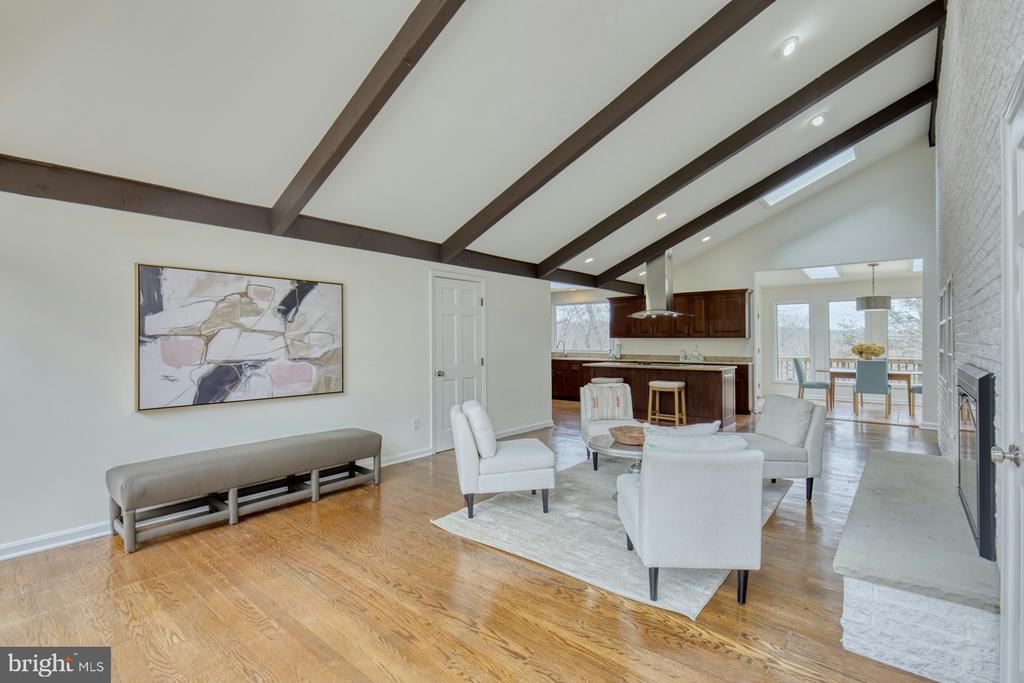 6809 GLENCOVE DRIVE