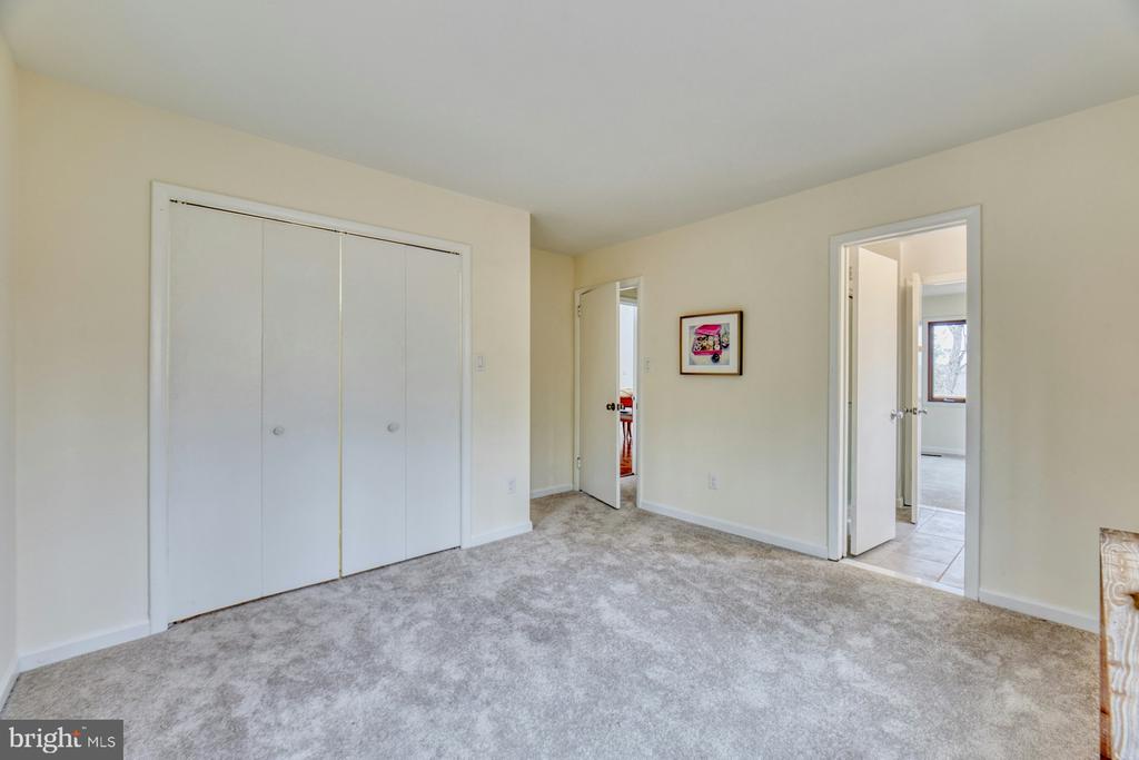 6809 GLENCOVE DRIVE
