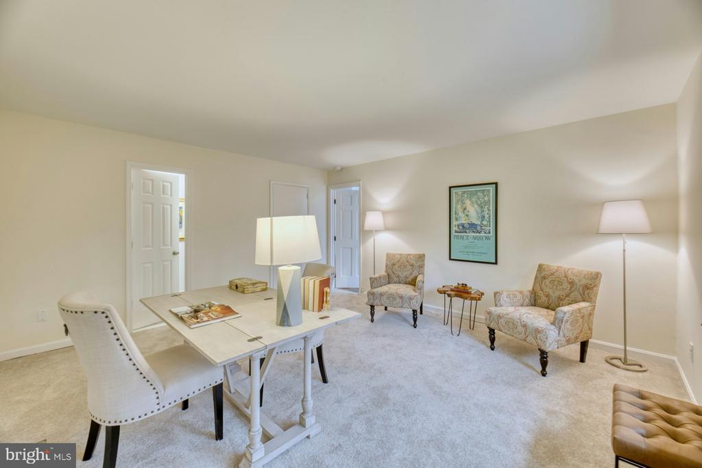 6809 GLENCOVE DRIVE
