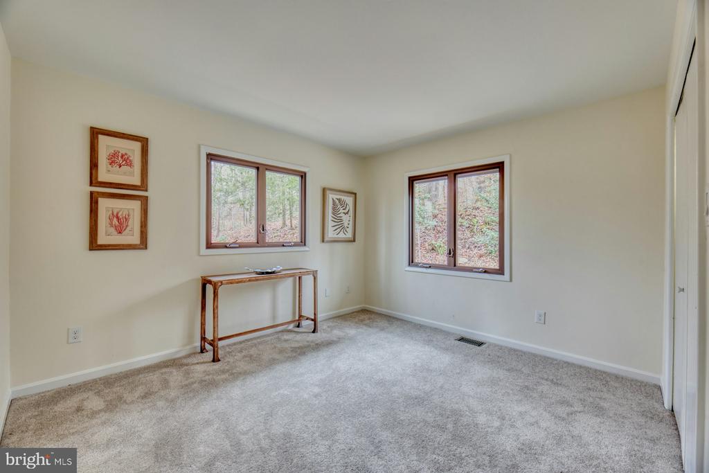 6809 GLENCOVE DRIVE