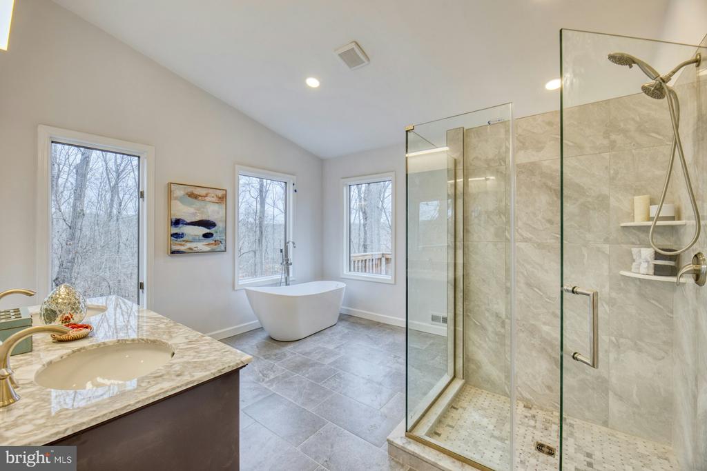 6809 GLENCOVE DRIVE