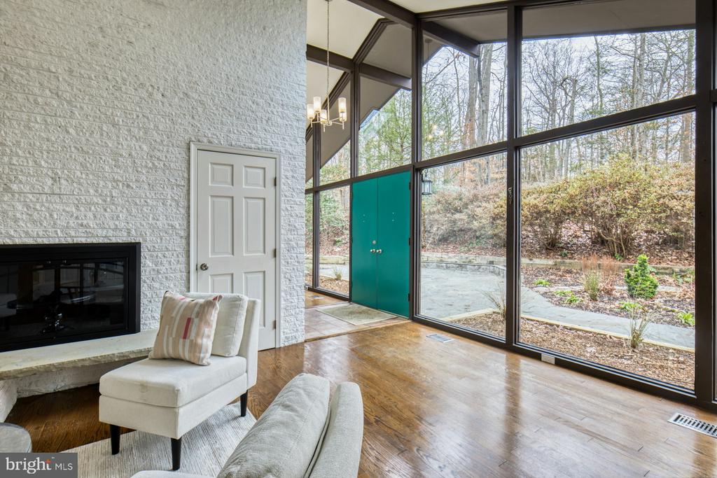 6809 GLENCOVE DRIVE