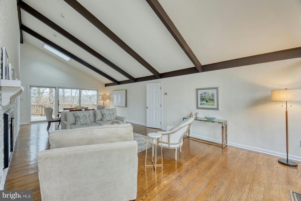 6809 GLENCOVE DRIVE