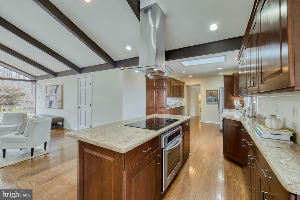 6809 GLENCOVE DRIVE