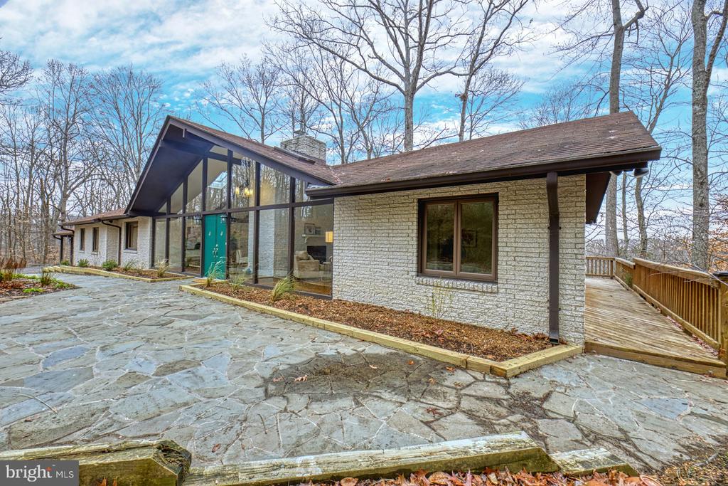 6809 GLENCOVE DRIVE