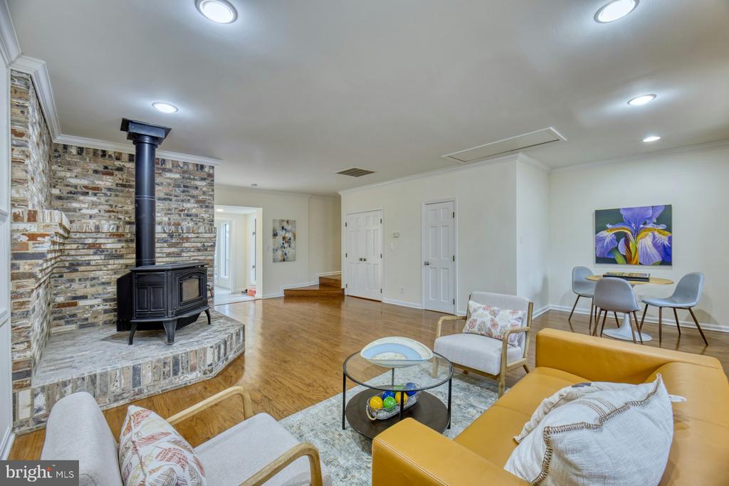 6809 GLENCOVE DRIVE