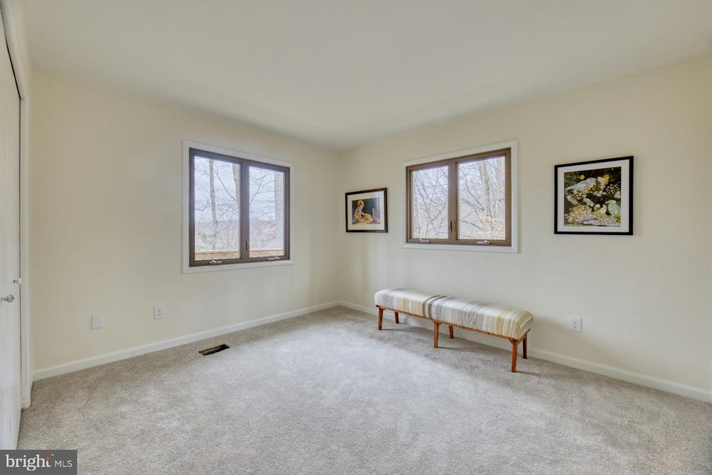 6809 GLENCOVE DRIVE