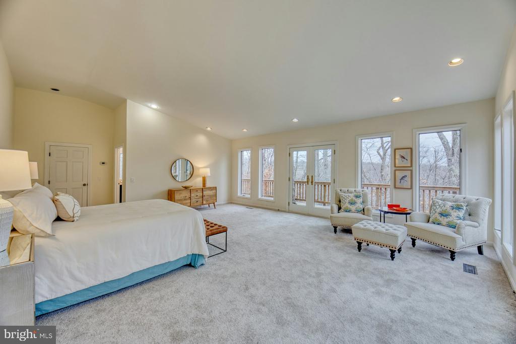 6809 GLENCOVE DRIVE