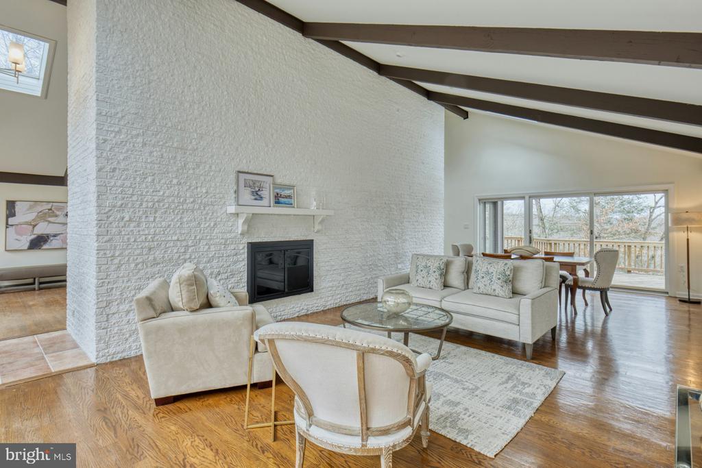 6809 GLENCOVE DRIVE