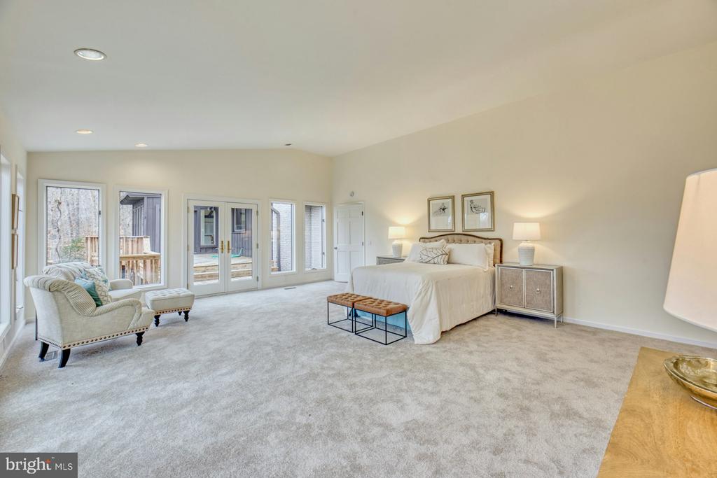 6809 GLENCOVE DRIVE