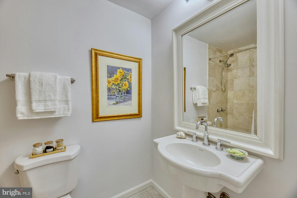 6809 GLENCOVE DRIVE