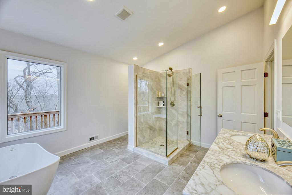 6809 GLENCOVE DRIVE