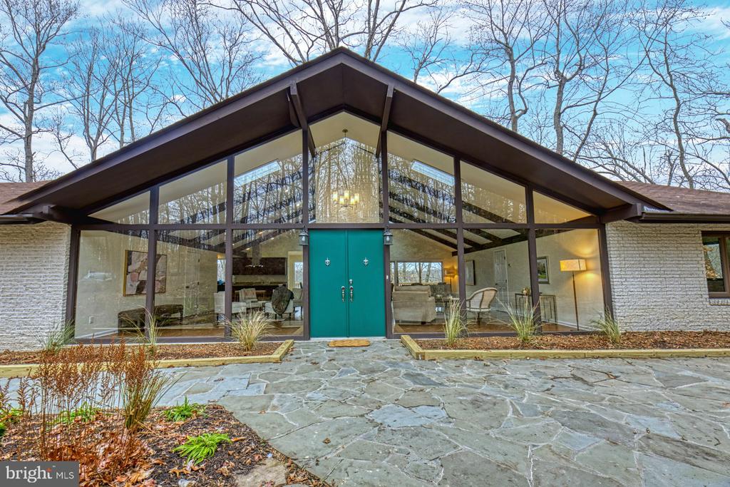 6809 GLENCOVE DRIVE