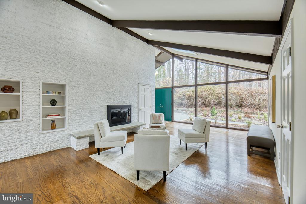 6809 GLENCOVE DRIVE