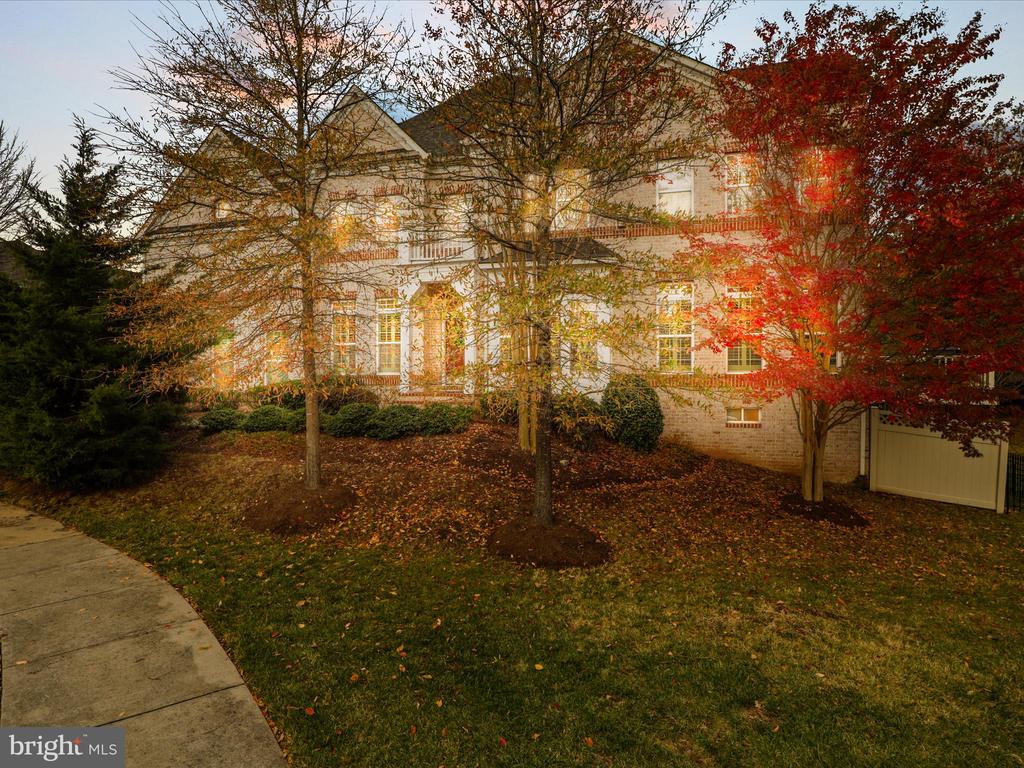 3895 BILLBERRY DRIVE