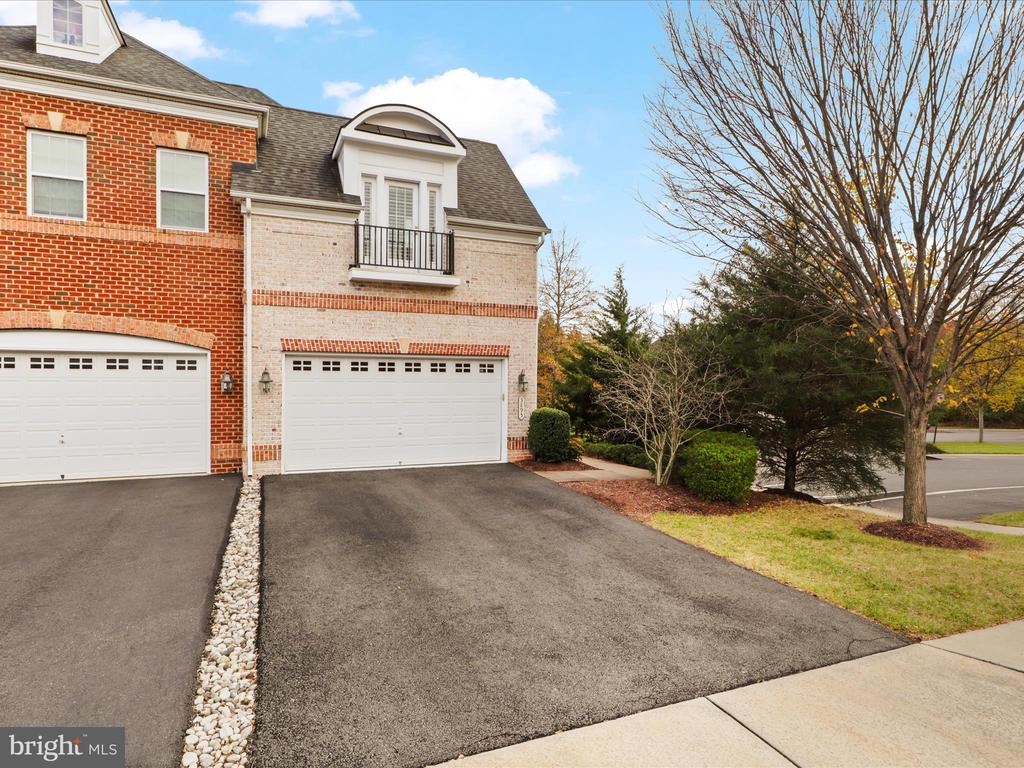 3895 BILLBERRY DRIVE