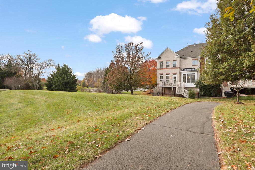 3895 BILLBERRY DRIVE
