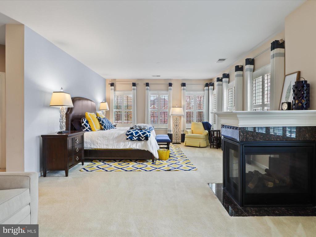 3895 BILLBERRY DRIVE