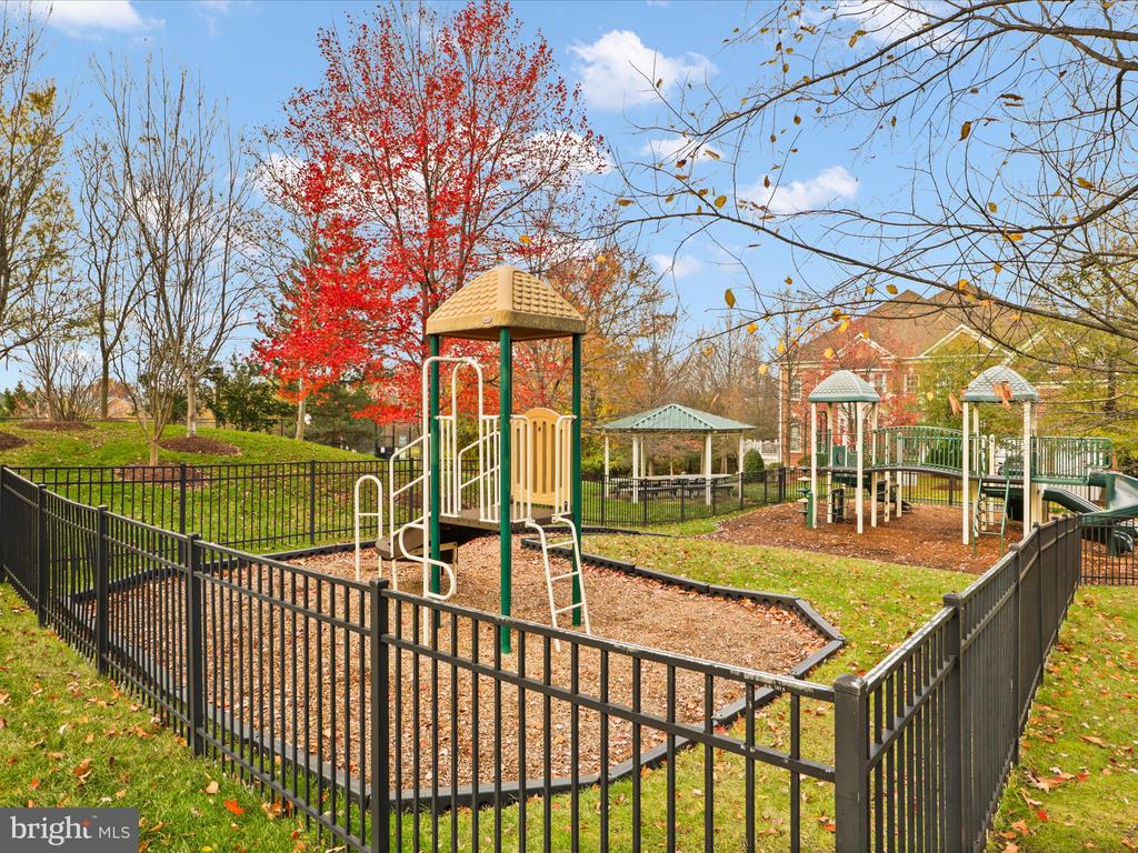 3895 BILLBERRY DRIVE