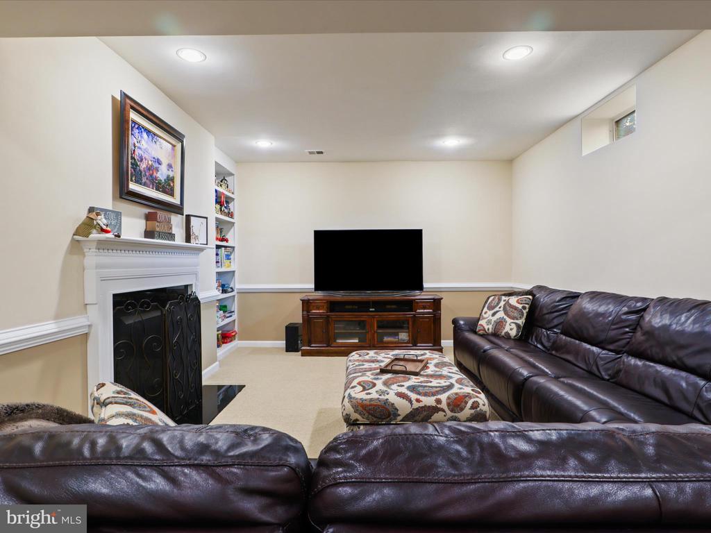 3895 BILLBERRY DRIVE