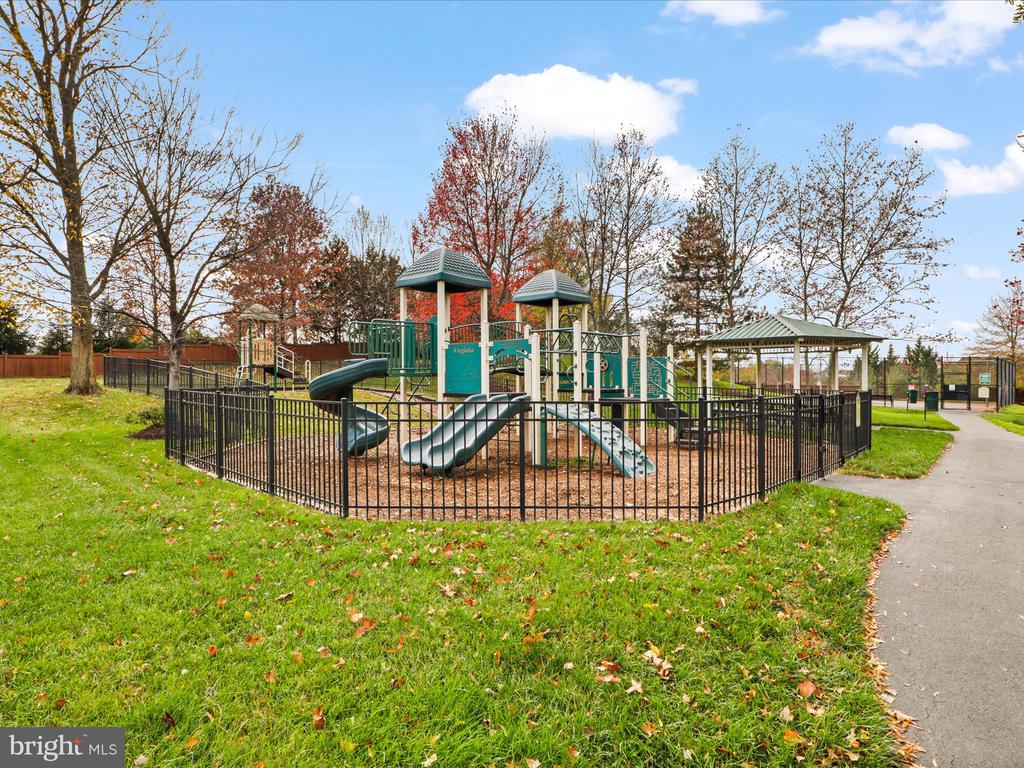 3895 BILLBERRY DRIVE