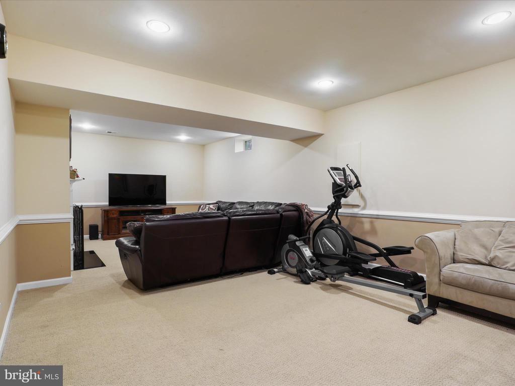 3895 BILLBERRY DRIVE