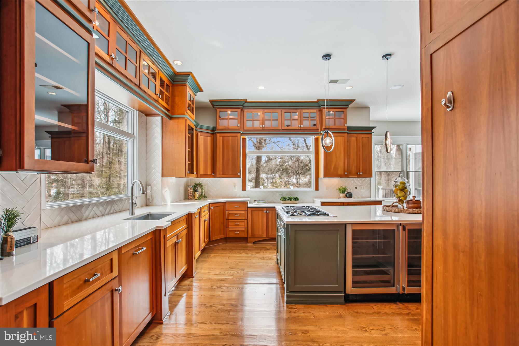 6633 VAN WINKLE DRIVE
