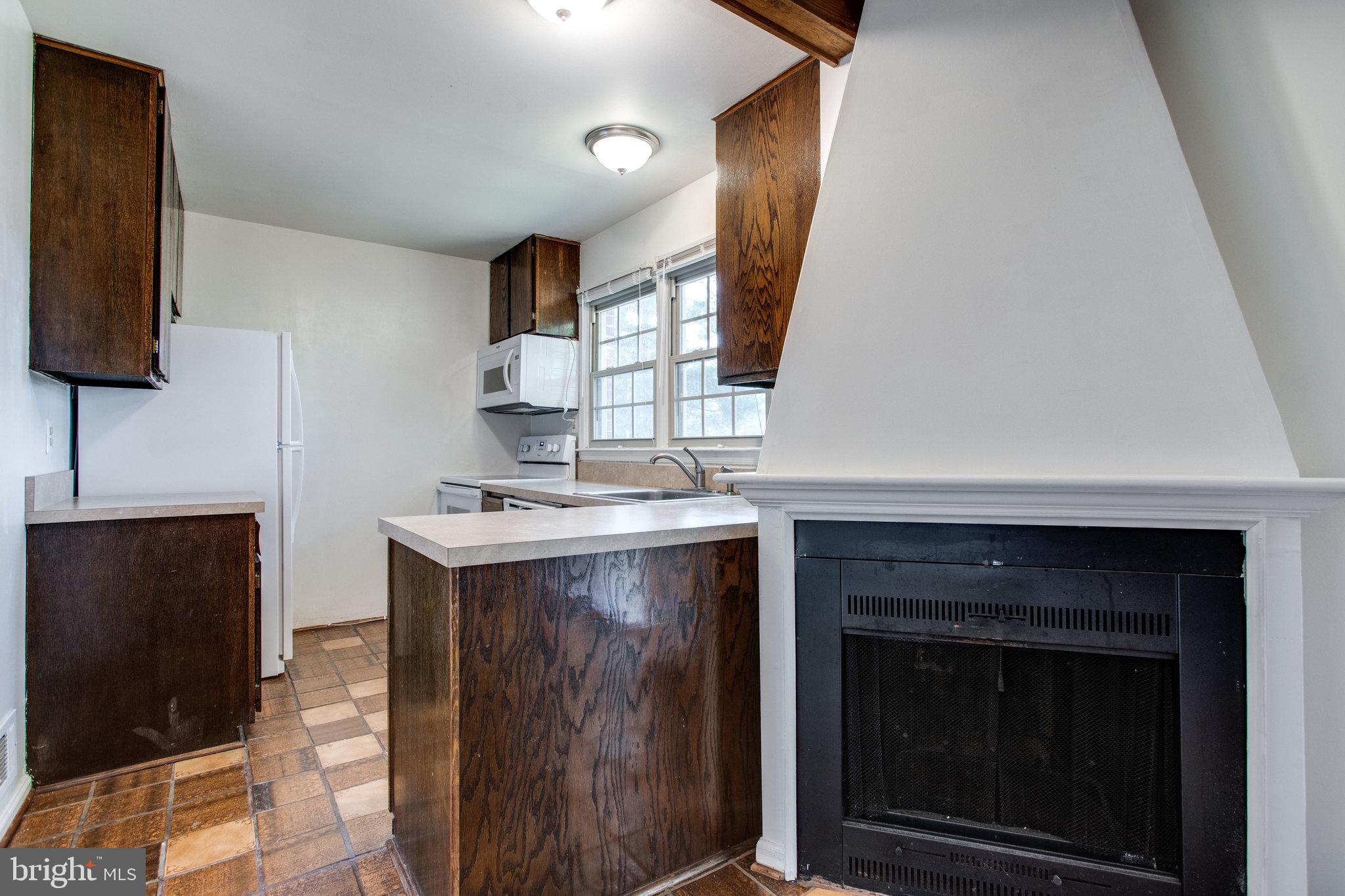 2880 SUTTON OAKS LANE