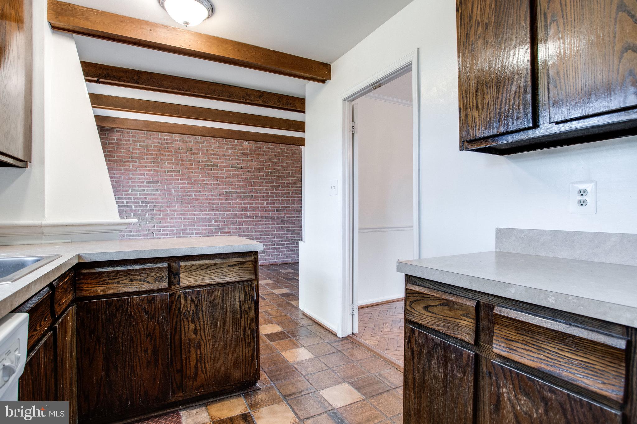 2880 SUTTON OAKS LANE