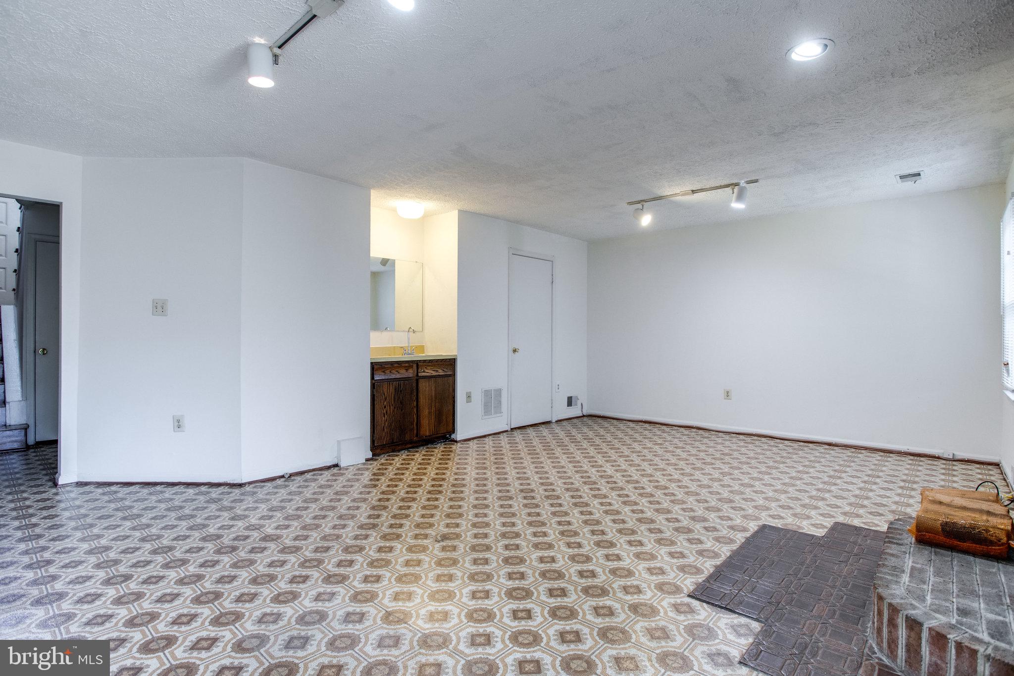 2880 SUTTON OAKS LANE