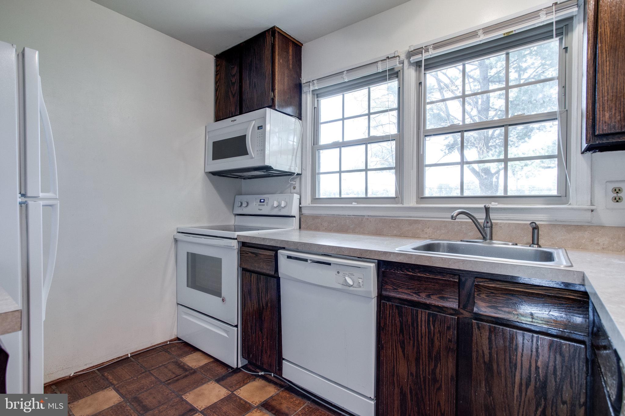 2880 SUTTON OAKS LANE