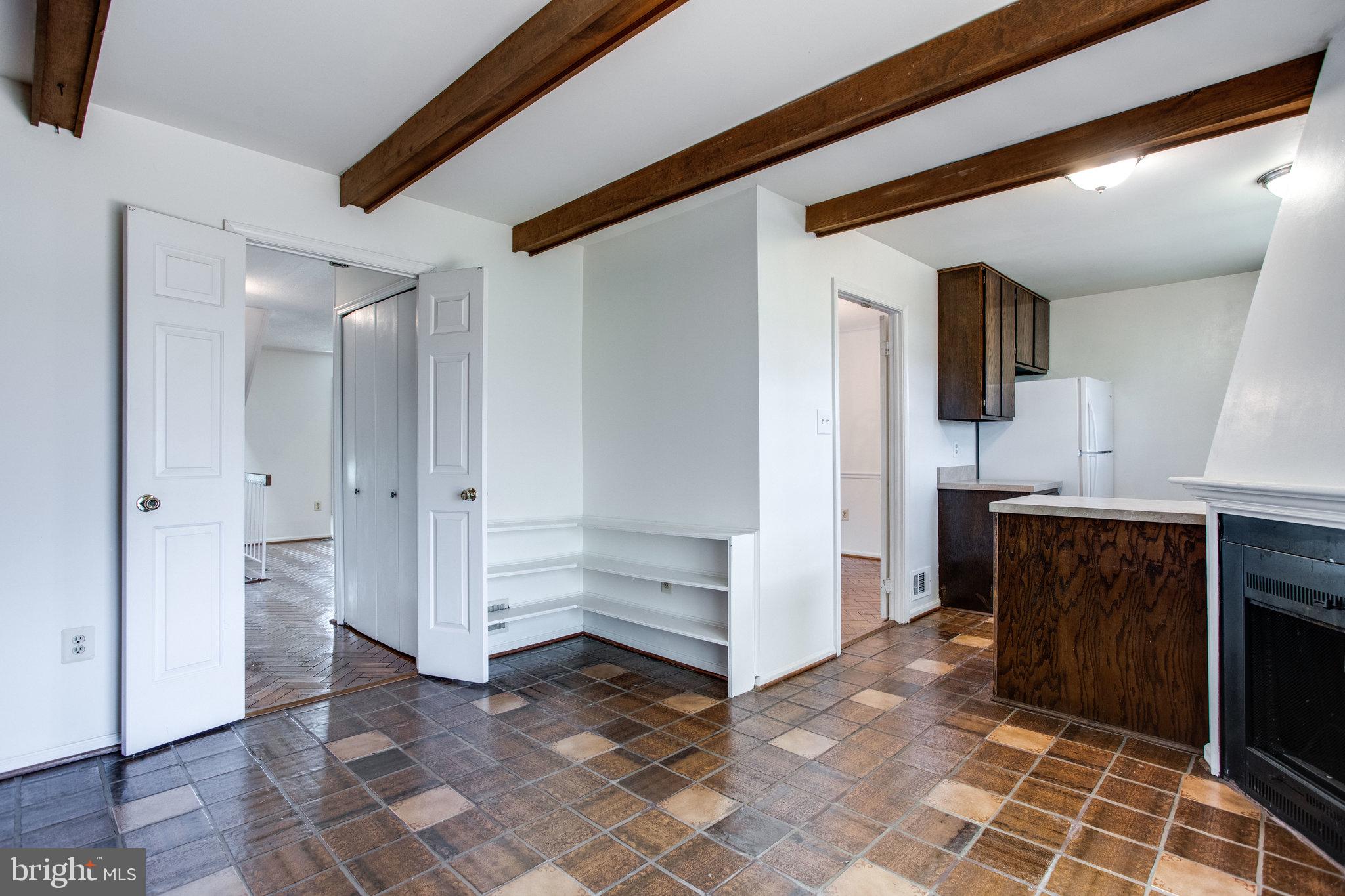 2880 SUTTON OAKS LANE