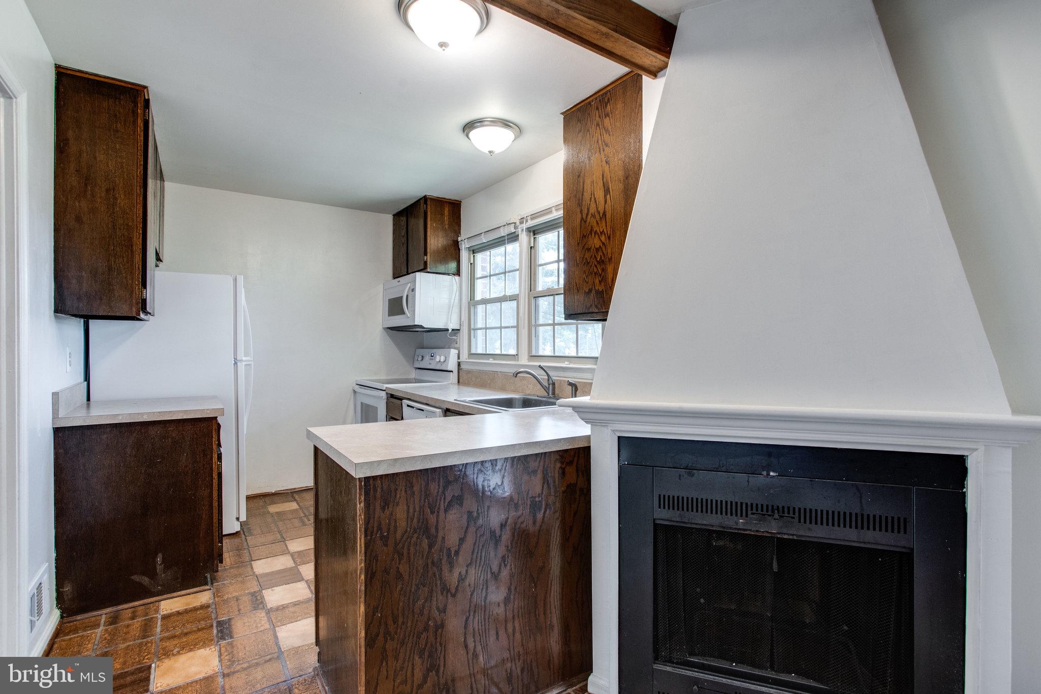 2880 SUTTON OAKS LANE