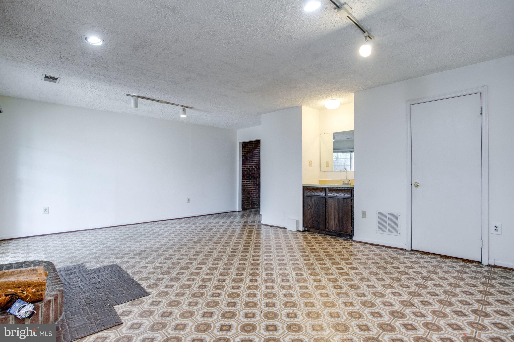 2880 SUTTON OAKS LANE