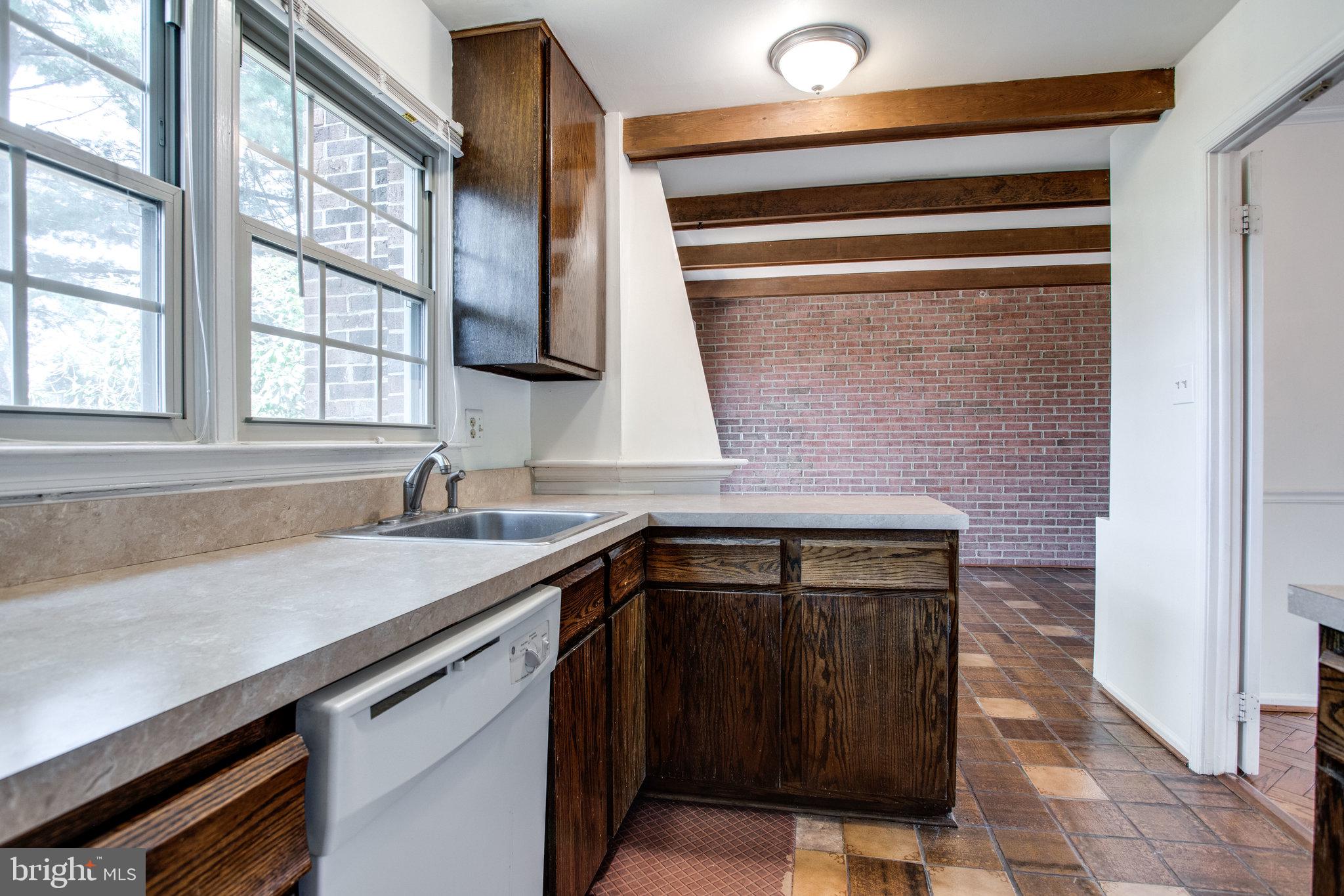 2880 SUTTON OAKS LANE