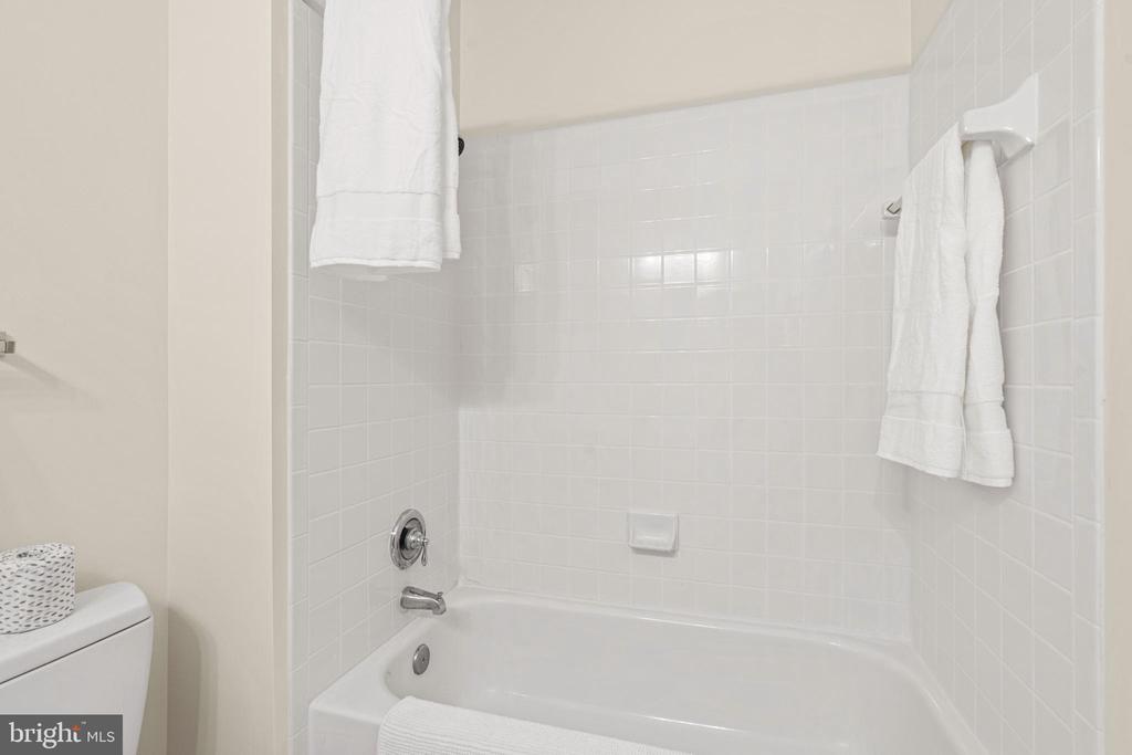 1704 LAKE SHORE CREST DRIVE 21