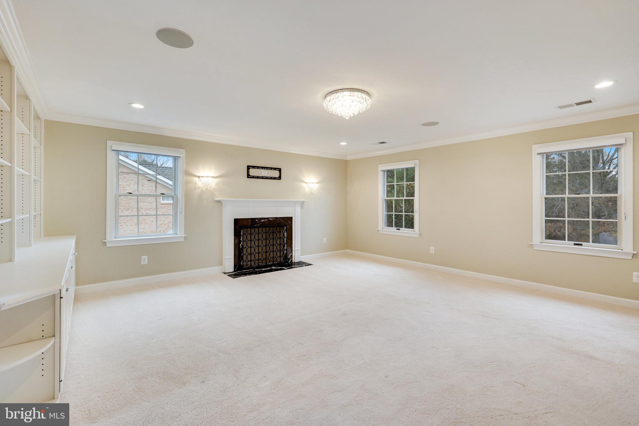 9425 LAKESIDE DRIVE